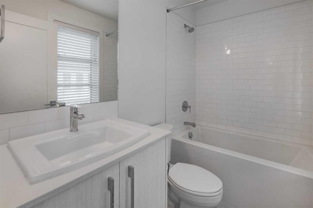 705-50 Cornerstone Passage Ne, Calgary, AB - Indoor Photo Showing Bathroom