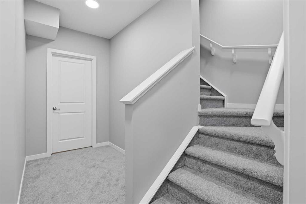 276 Calhoun Crescent Ne, Calgary, AB - Indoor Photo Showing Other Room