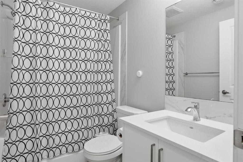 276 Calhoun Crescent Ne, Calgary, AB - Indoor Photo Showing Bathroom