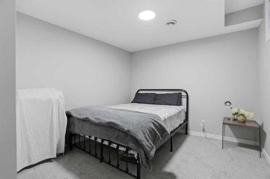 276 Calhoun Crescent Ne, Calgary, AB - Indoor Photo Showing Bedroom