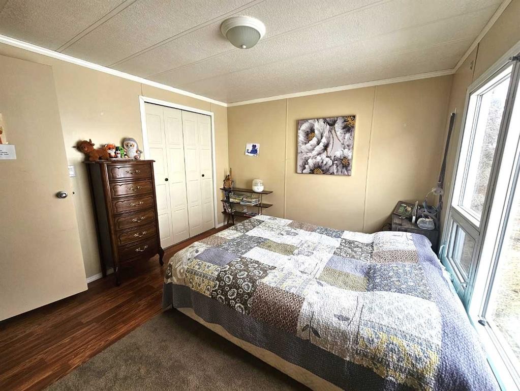 211 1St Avenue, Torrington, AB - Indoor Photo Showing Bedroom