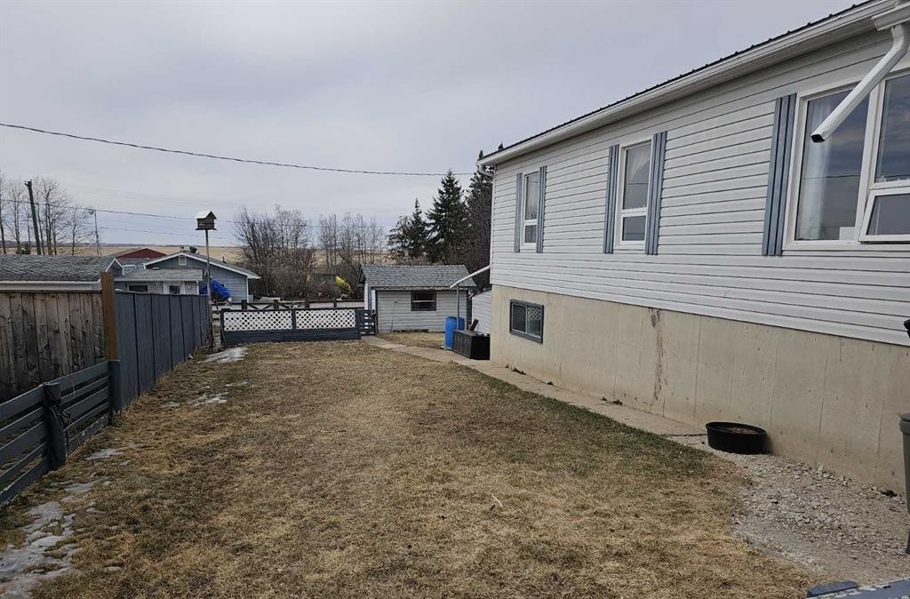 211 1St Avenue, Torrington, AB - Outdoor With Exterior