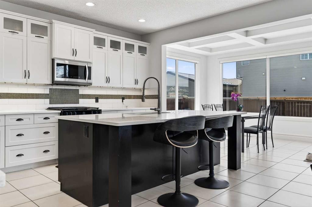 421 Auburn Bay Boulevard Se, Calgary, AB - Indoor Photo Showing Kitchen With Upgraded Kitchen