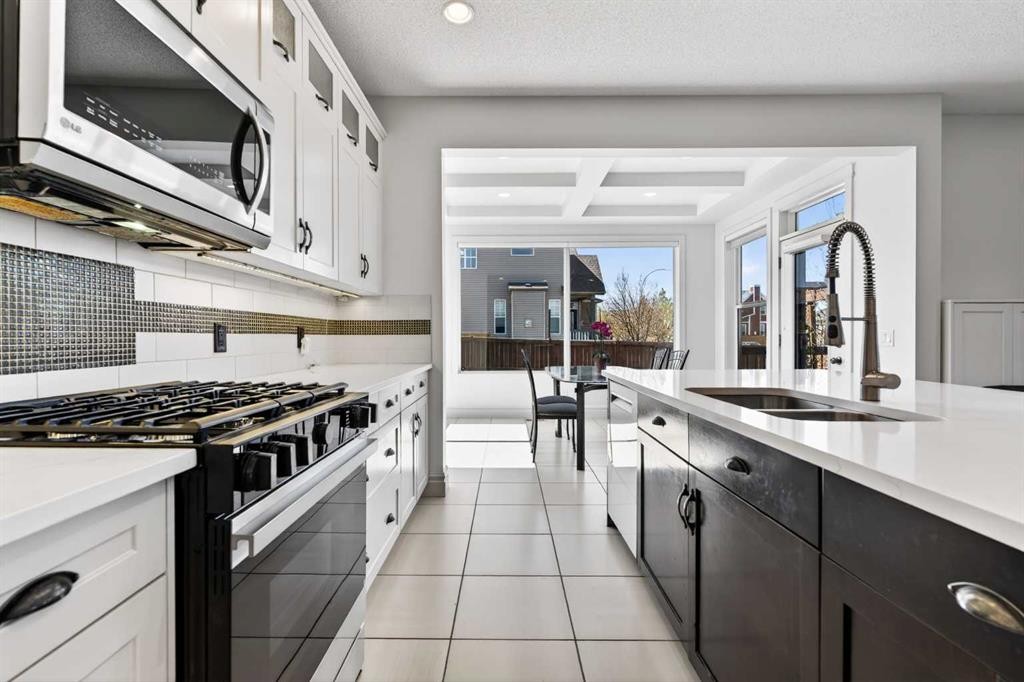421 Auburn Bay Boulevard Se, Calgary, AB - Indoor Photo Showing Kitchen With Double Sink With Upgraded Kitchen