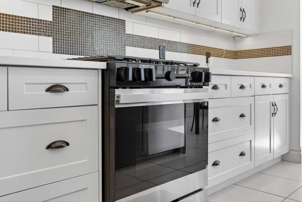 421 Auburn Bay Boulevard Se, Calgary, AB - Indoor Photo Showing Kitchen