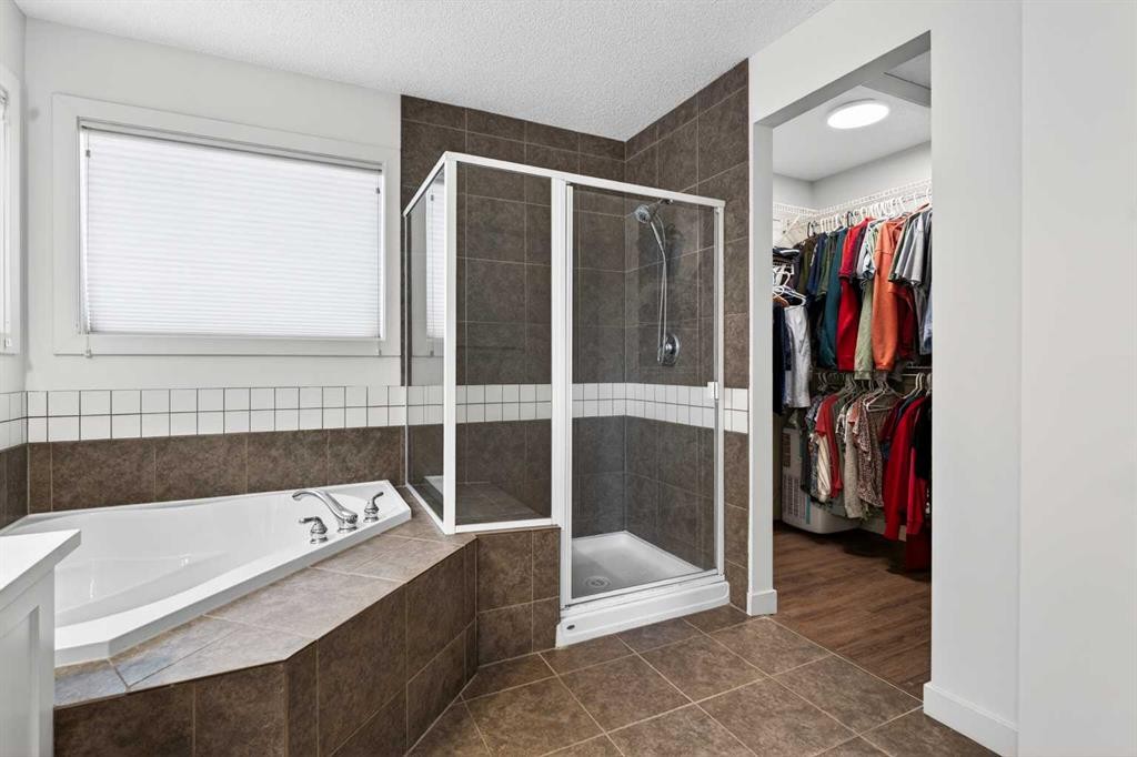 421 Auburn Bay Boulevard Se, Calgary, AB - Indoor Photo Showing Bathroom
