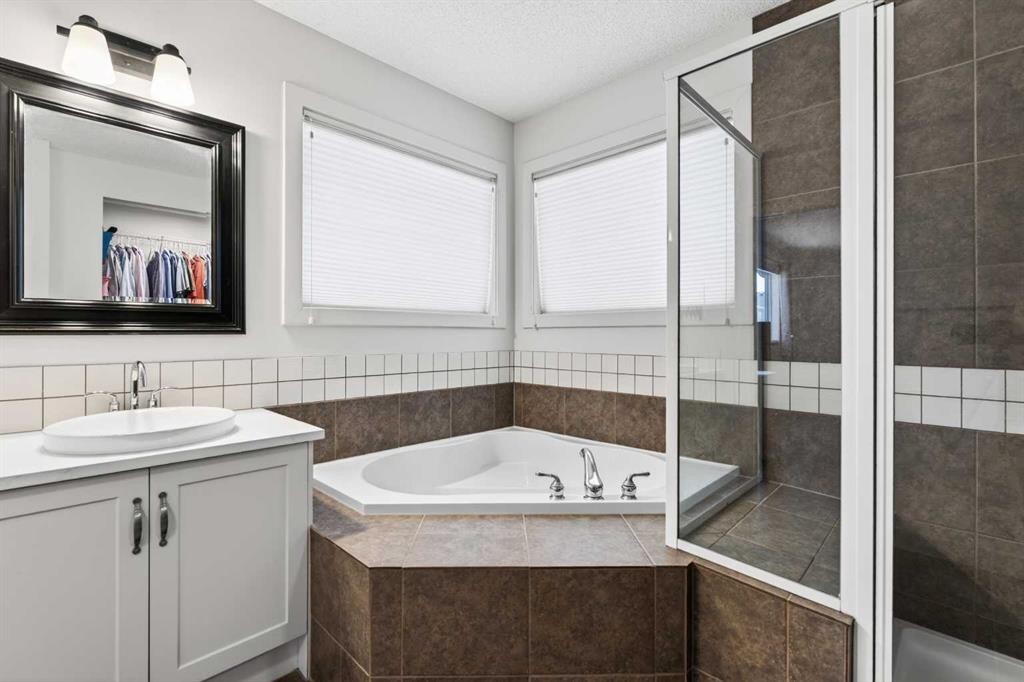 421 Auburn Bay Boulevard Se, Calgary, AB - Indoor Photo Showing Bathroom