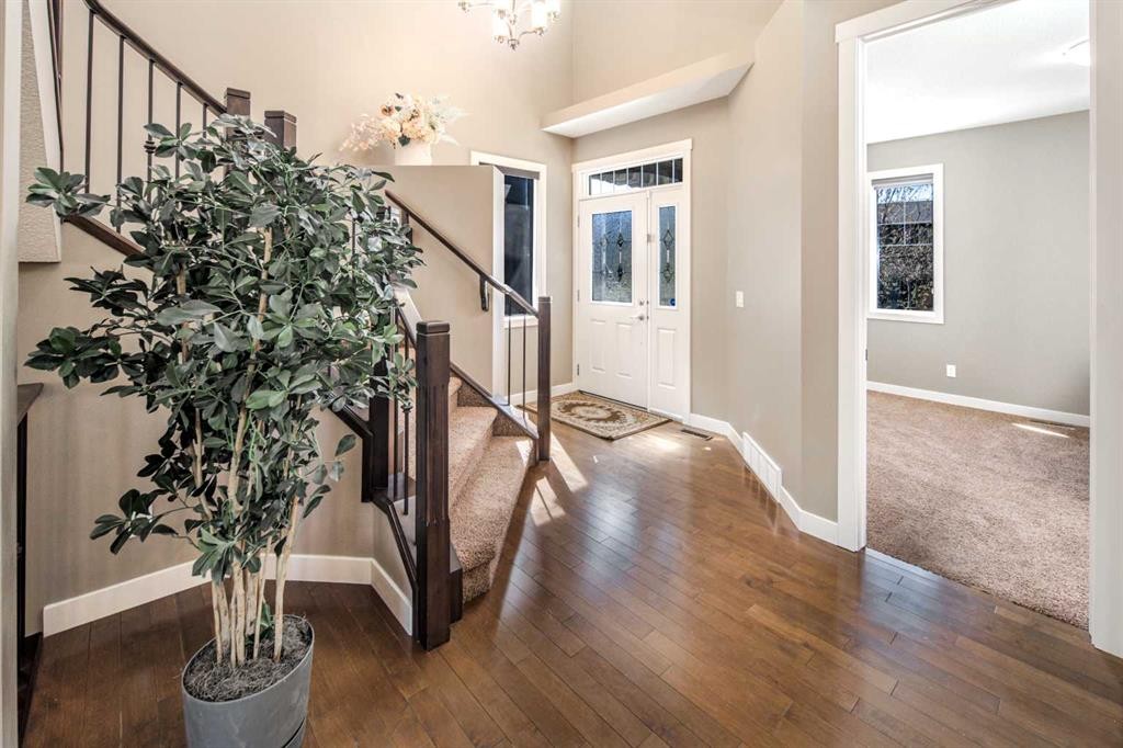 10 Aspenshire Place Sw, Calgary, AB - Indoor Photo Showing Other Room