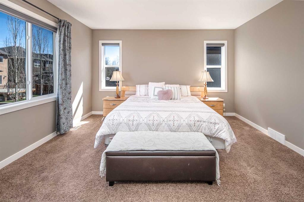 10 Aspenshire Place Sw, Calgary, AB - Indoor Photo Showing Bedroom