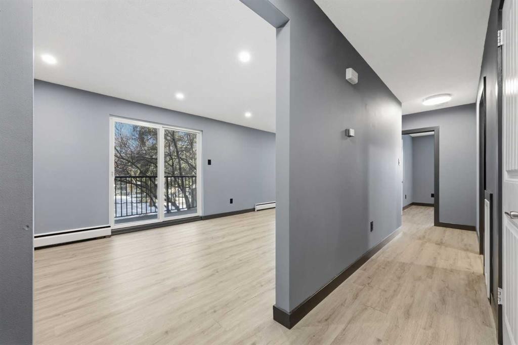203-3103 Blakiston Drive Nw, Calgary, AB - Indoor Photo Showing Other Room