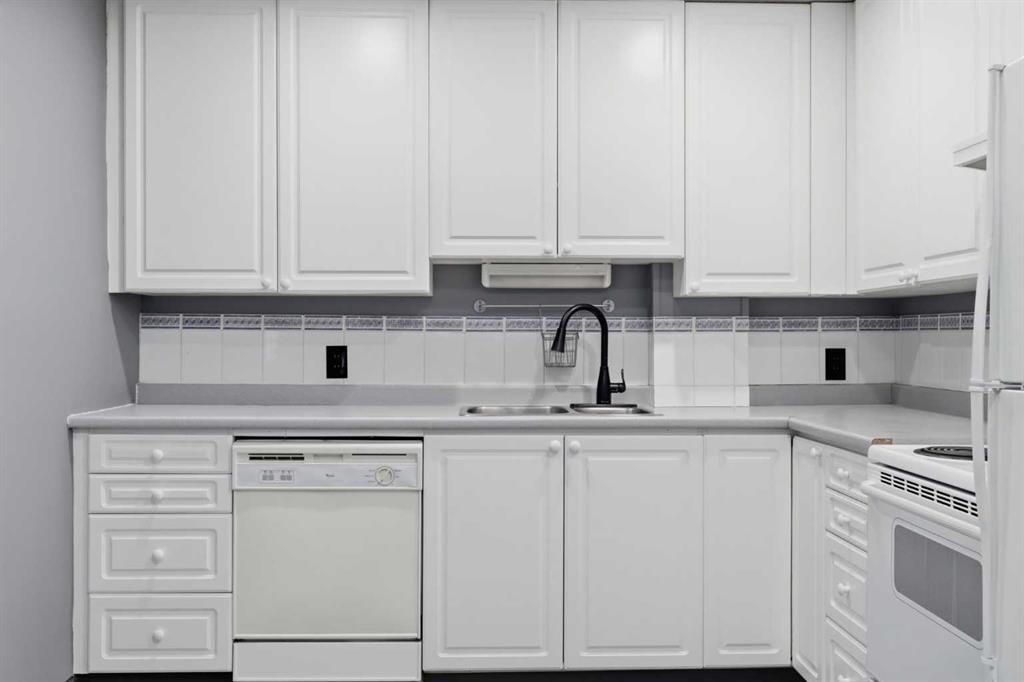 203-3103 Blakiston Drive Nw, Calgary, AB - Indoor Photo Showing Kitchen With Double Sink