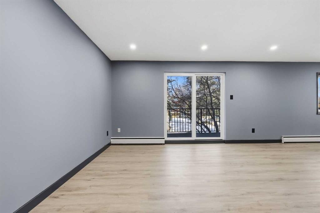 203-3103 Blakiston Drive Nw, Calgary, AB - Indoor