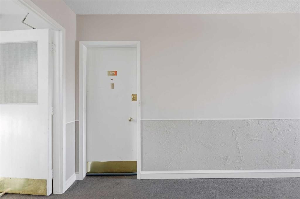 203-3103 Blakiston Drive Nw, Calgary, AB - Indoor Photo Showing Other Room