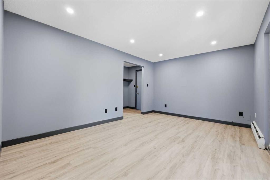203-3103 Blakiston Drive Nw, Calgary, AB - Indoor Photo Showing Other Room