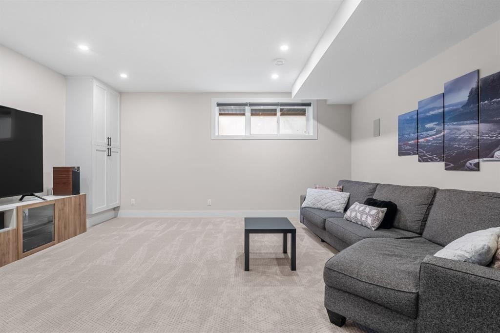 2741 16A Street Se, Calgary, AB