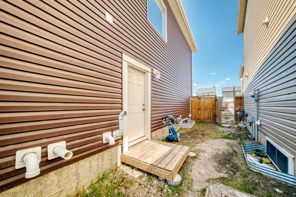 299 Saddlebrook Circle Ne, Calgary, AB - Outdoor With Exterior