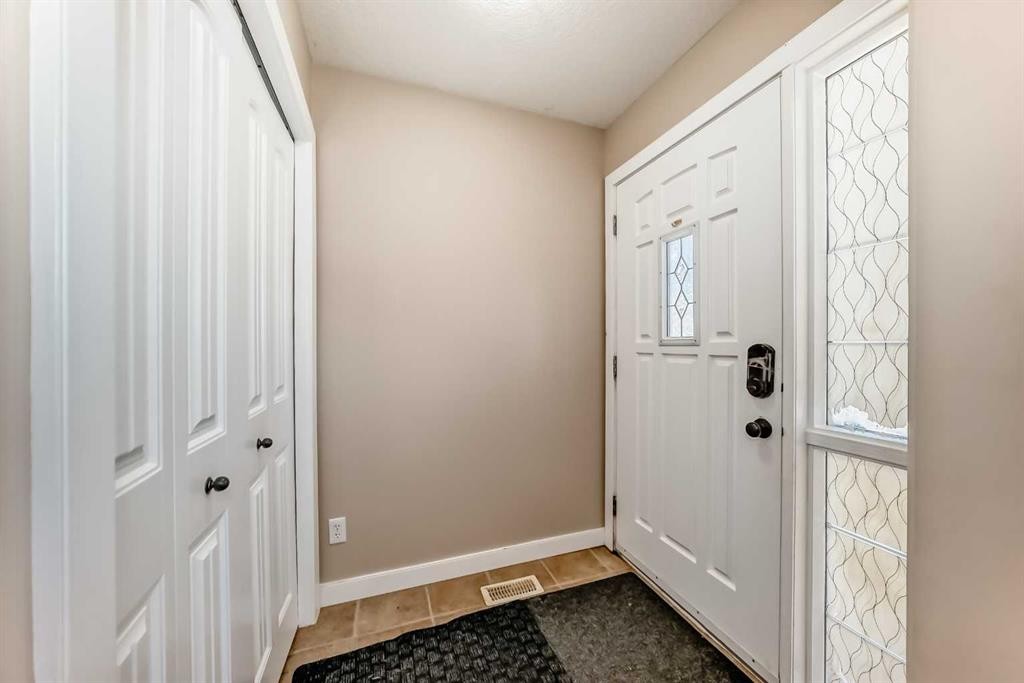 299 Saddlebrook Circle Ne, Calgary, AB - Indoor Photo Showing Other Room