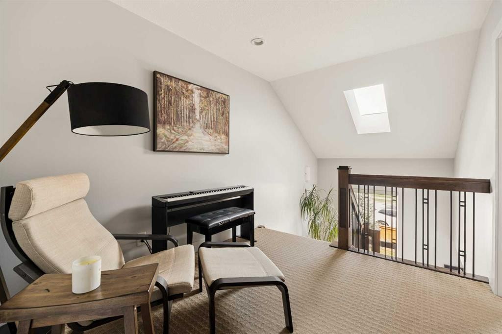 1825 33 Avenue Sw, Calgary, AB - Indoor Photo Showing Other Room