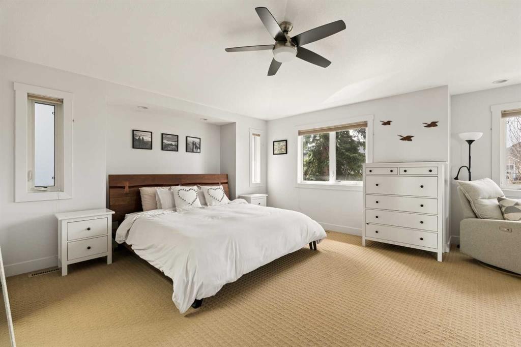 1825 33 Avenue Sw, Calgary, AB - Indoor Photo Showing Bedroom