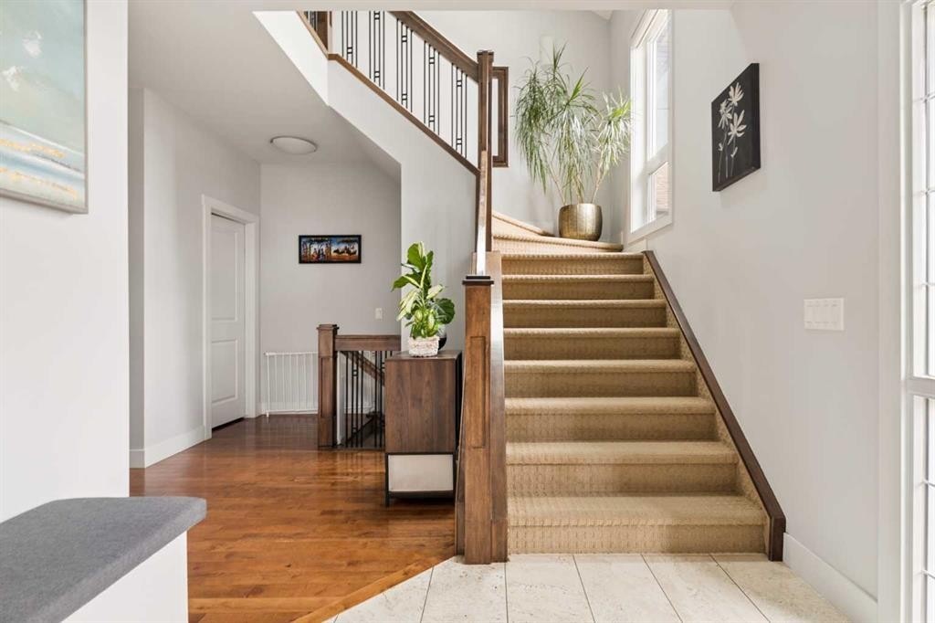 1825 33 Avenue Sw, Calgary, AB - Indoor Photo Showing Other Room