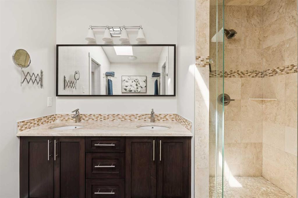 1825 33 Avenue Sw, Calgary, AB - Indoor Photo Showing Bathroom