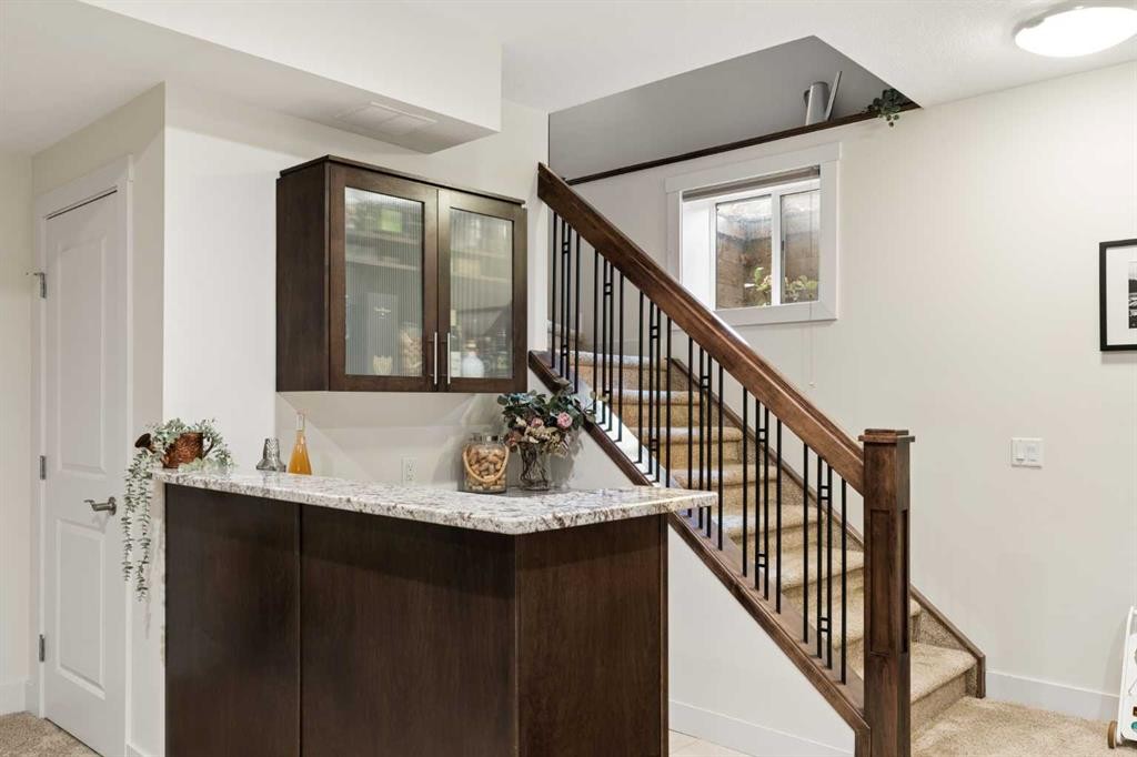 1825 33 Avenue Sw, Calgary, AB - Indoor Photo Showing Other Room