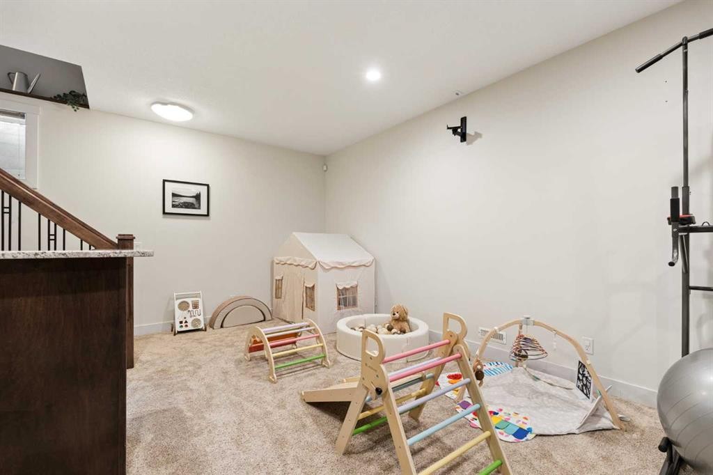 1825 33 Avenue Sw, Calgary, AB - Indoor Photo Showing Other Room