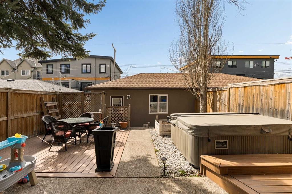 1825 33 Avenue Sw, Calgary, AB - Outdoor With Deck Patio Veranda With Exterior