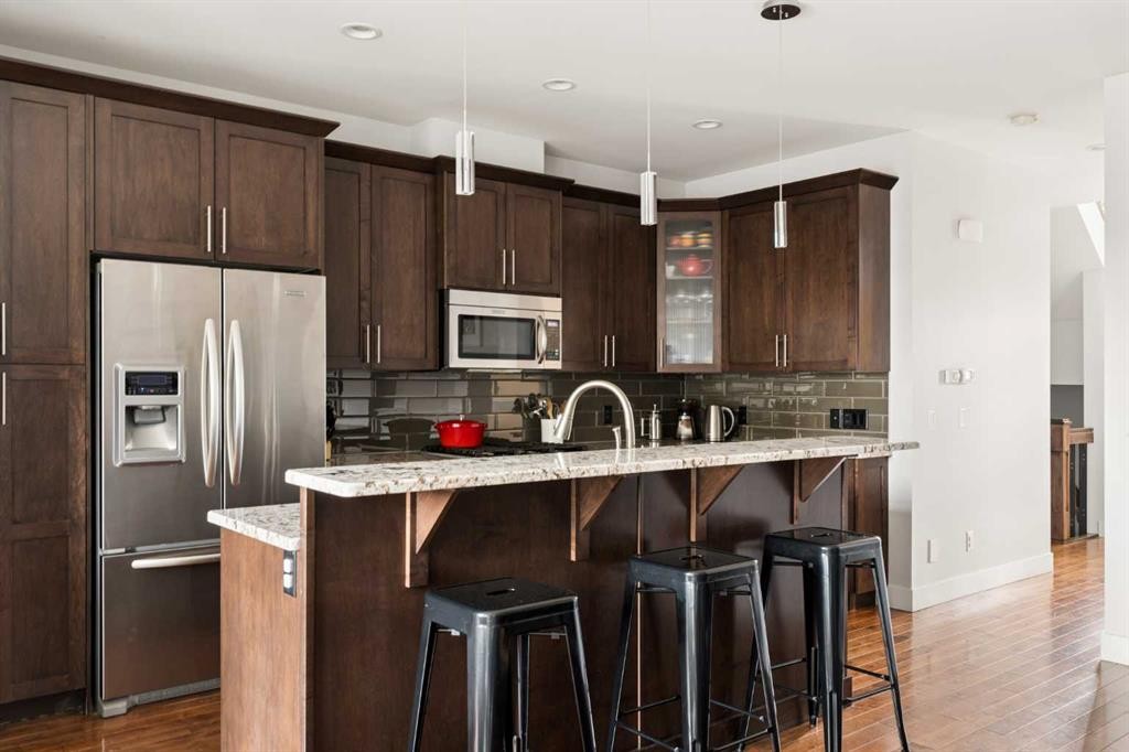 1825 33 Avenue Sw, Calgary, AB - Indoor Photo Showing Kitchen With Stainless Steel Kitchen With Upgraded Kitchen