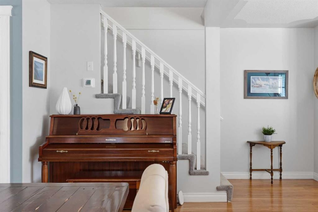 450 Regal Park Ne, Calgary, AB - Indoor Photo Showing Other Room