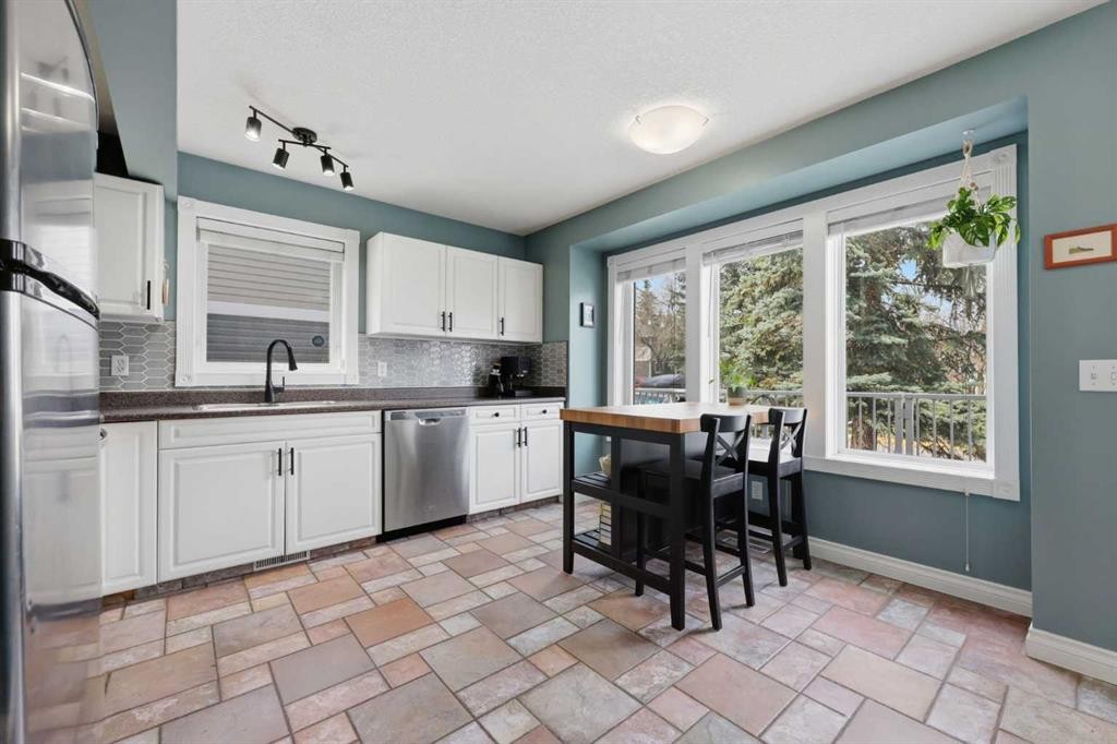 450 Regal Park Ne, Calgary, AB - Indoor