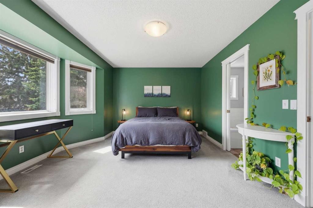 450 Regal Park Ne, Calgary, AB - Indoor Photo Showing Bedroom