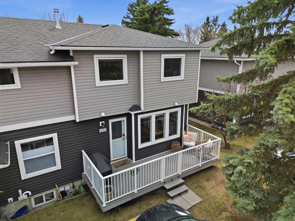 450 Regal Park Ne, Calgary, AB - Outdoor With Exterior