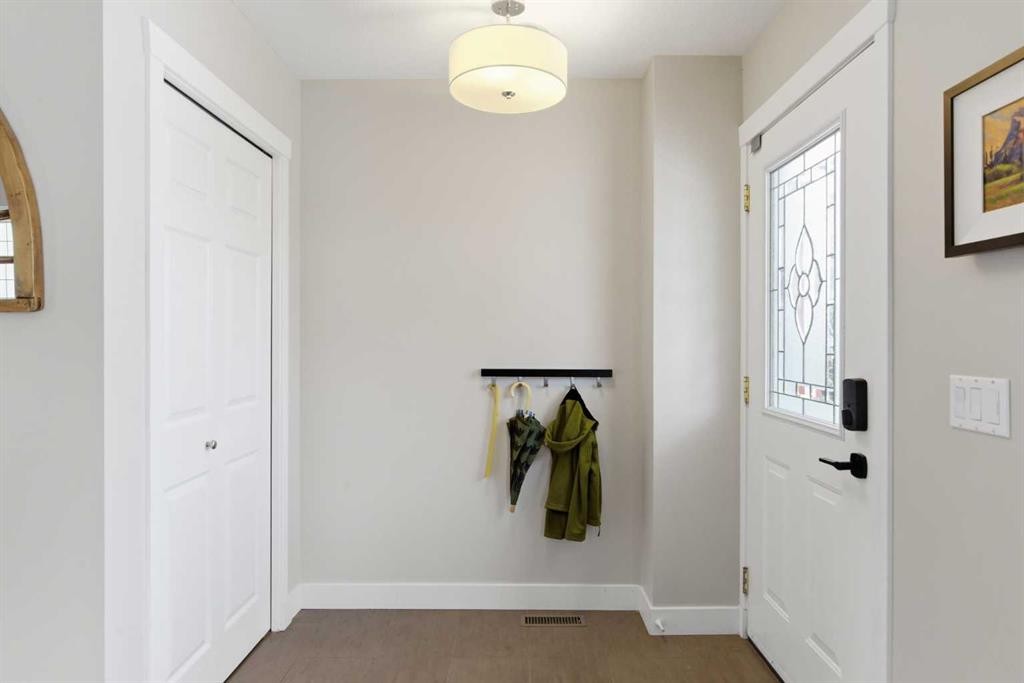 131 25 Avenue Ne, Calgary, AB - Indoor Photo Showing Other Room