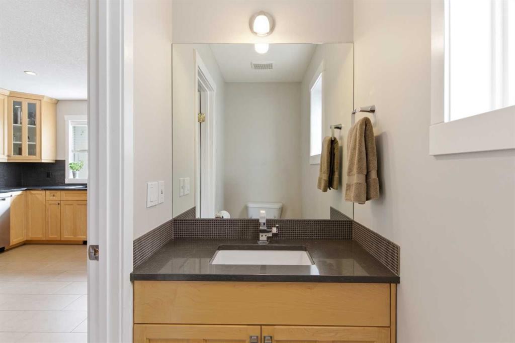 131 25 Avenue Ne, Calgary, AB - Indoor Photo Showing Other Room