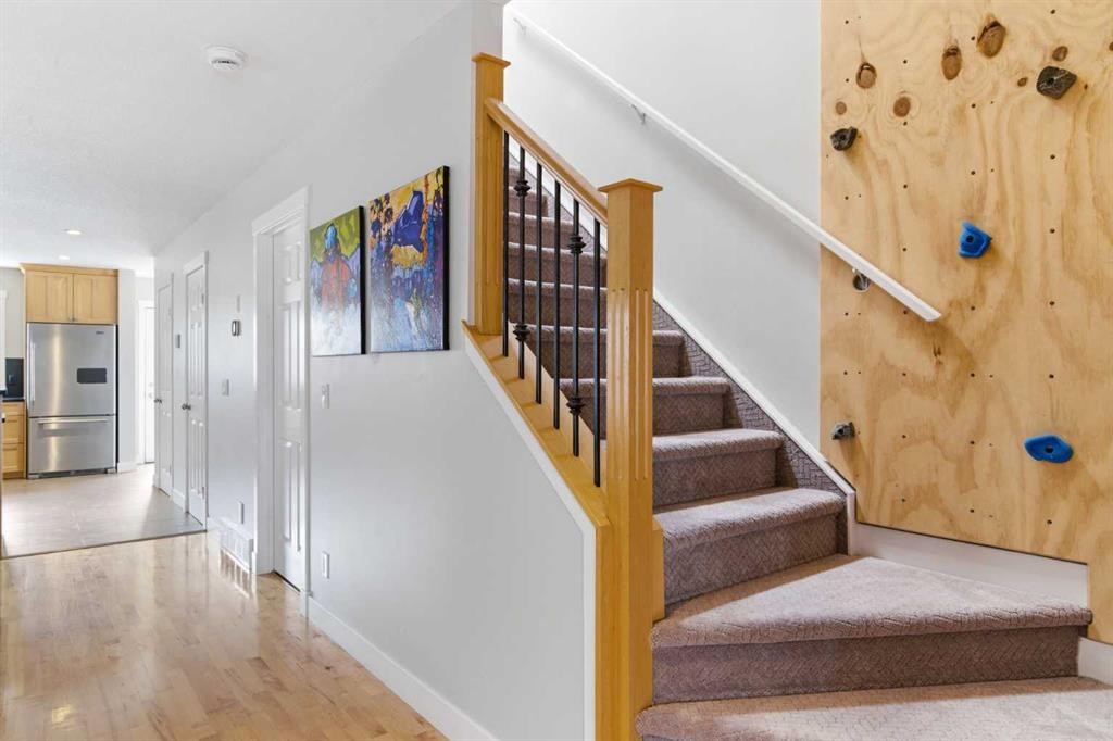 131 25 Avenue Ne, Calgary, AB - Indoor Photo Showing Other Room