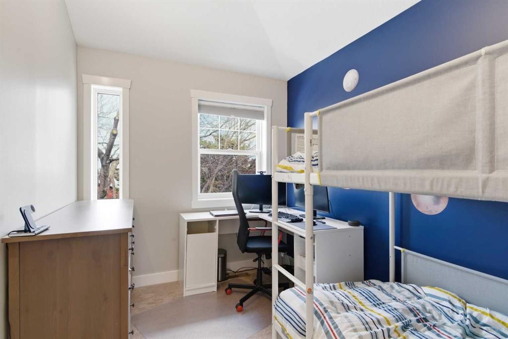 131 25 Avenue Ne, Calgary, AB - Indoor