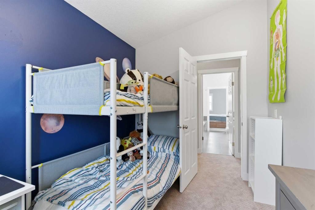 131 25 Avenue Ne, Calgary, AB - Indoor Photo Showing Bedroom