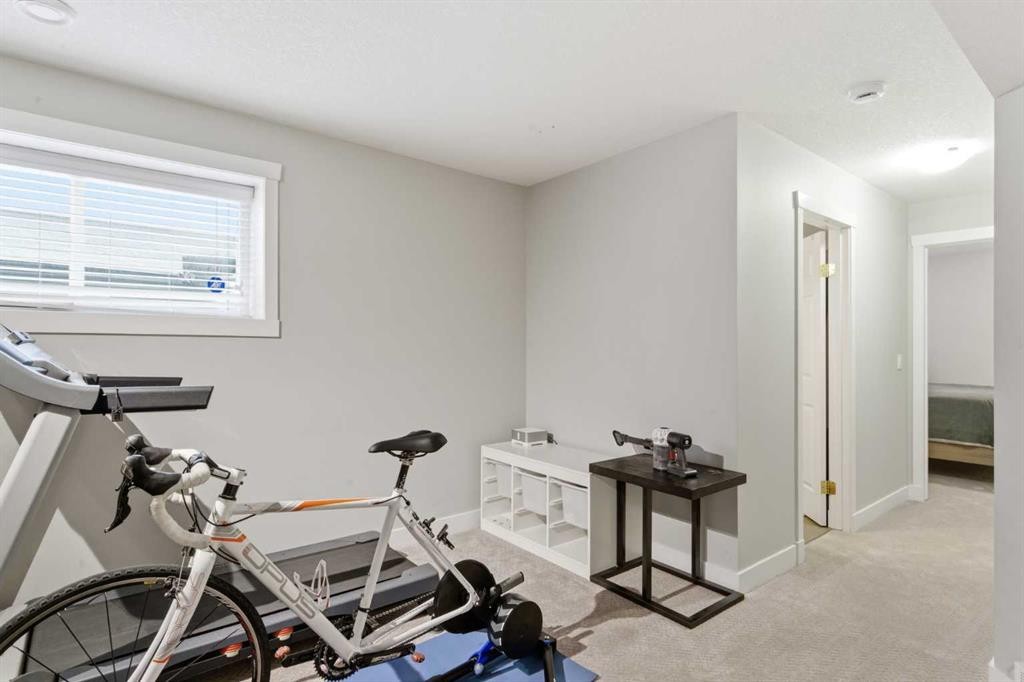 131 25 Avenue Ne, Calgary, AB - Indoor Photo Showing Gym Room