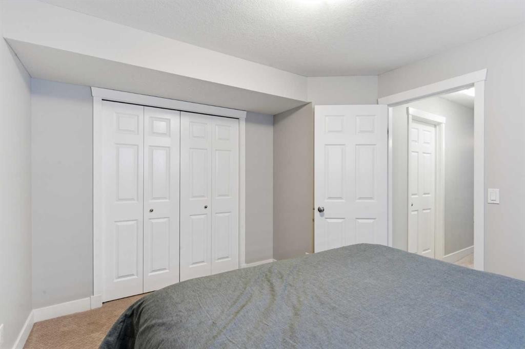 131 25 Avenue Ne, Calgary, AB - Indoor Photo Showing Bedroom