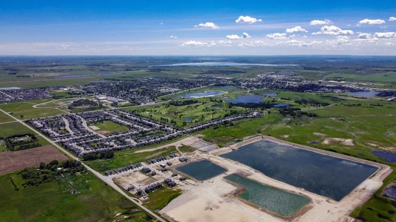 812 Lakewood Circle, Strathmore, AB