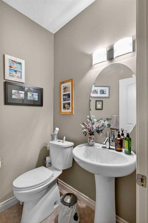 9050 14 Avenue Sw, Calgary, AB - Indoor Photo Showing Bathroom