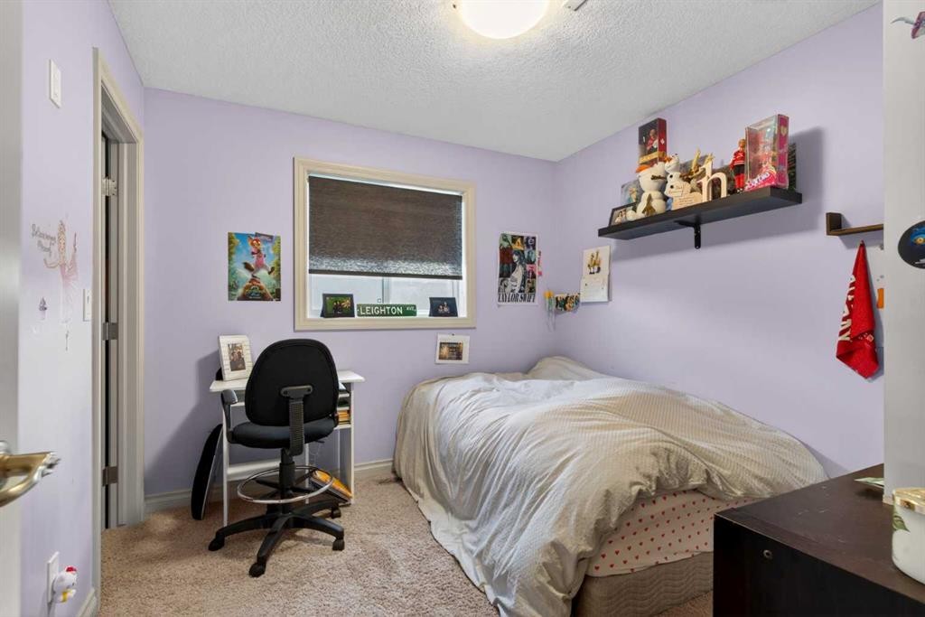 9050 14 Avenue Sw, Calgary, AB - Indoor Photo Showing Bedroom