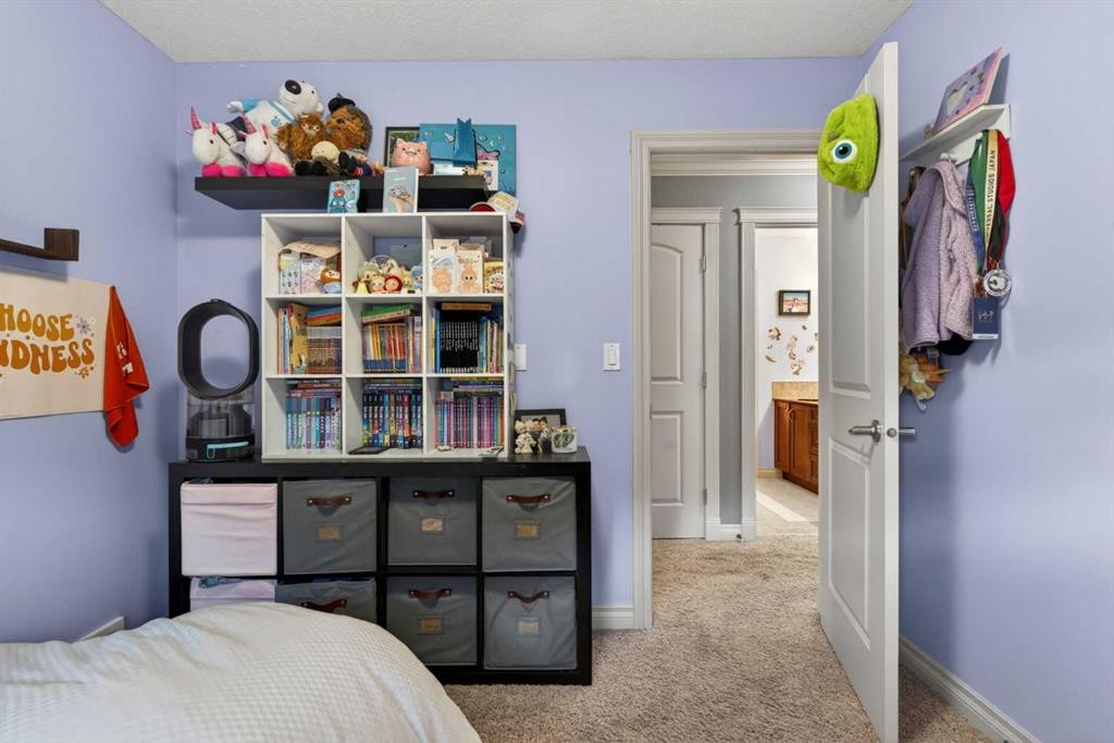 9050 14 Avenue Sw, Calgary, AB - Indoor Photo Showing Bedroom