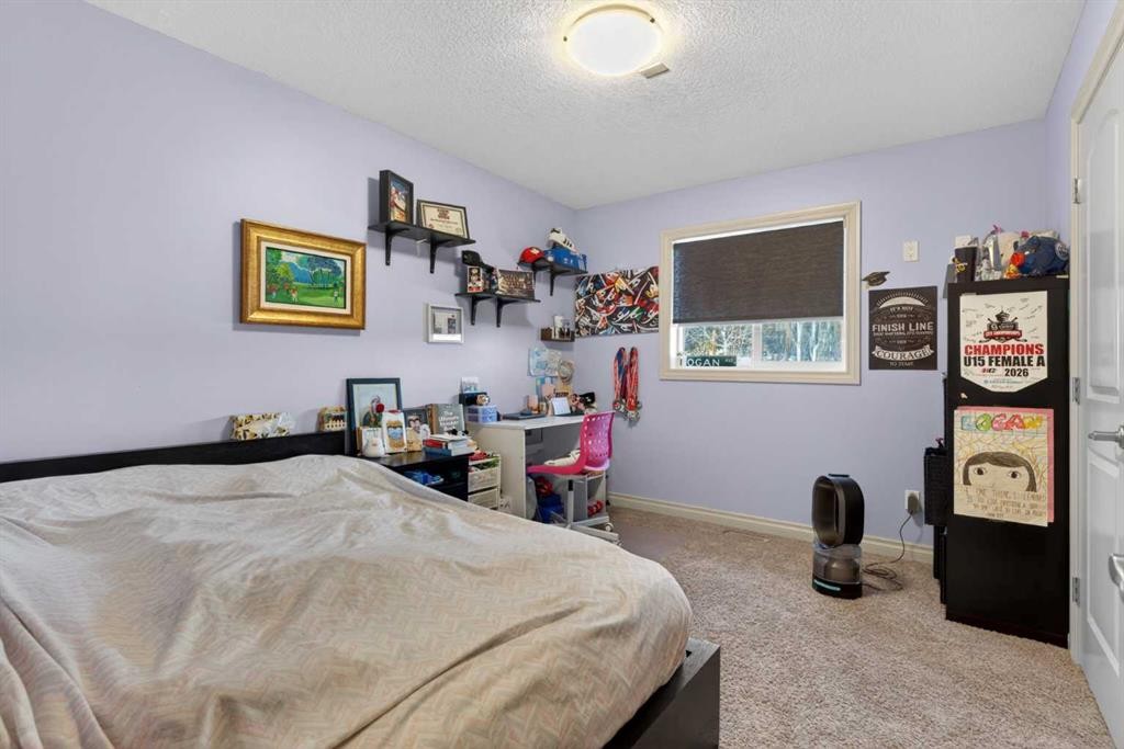 9050 14 Avenue Sw, Calgary, AB - Indoor Photo Showing Bedroom