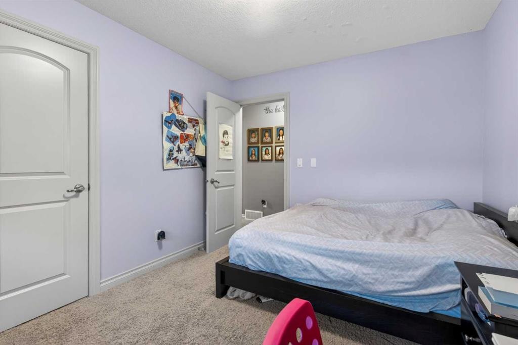 9050 14 Avenue Sw, Calgary, AB - Indoor Photo Showing Bedroom