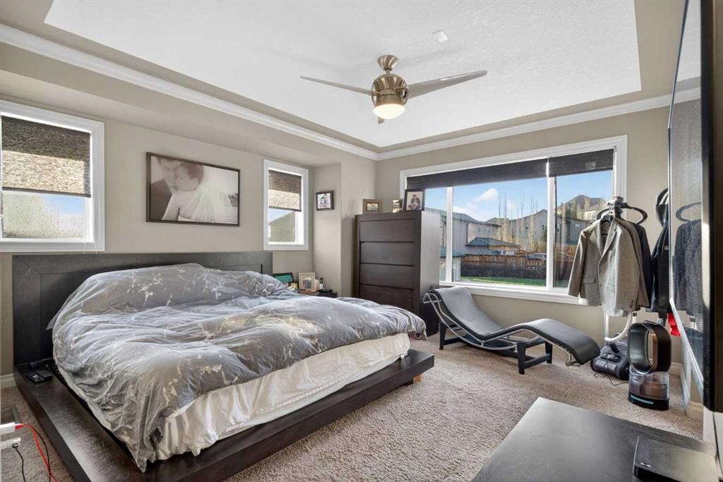 9050 14 Avenue Sw, Calgary, AB - Indoor Photo Showing Bedroom