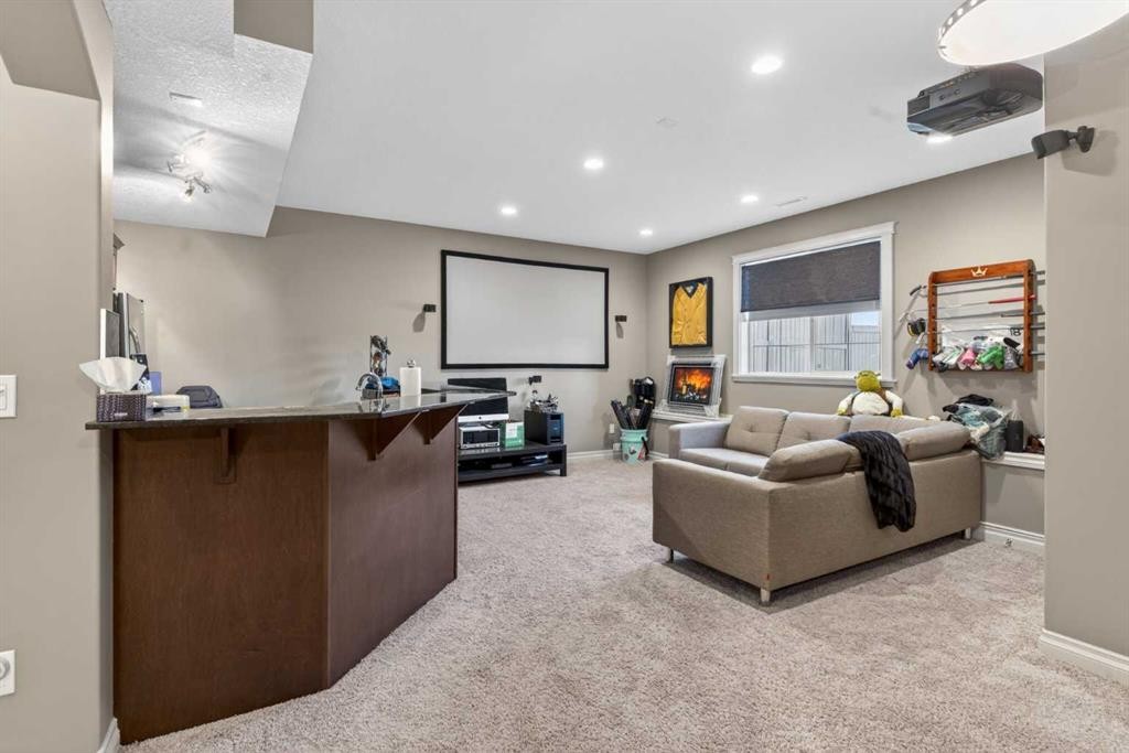 9050 14 Avenue Sw, Calgary, AB - Indoor