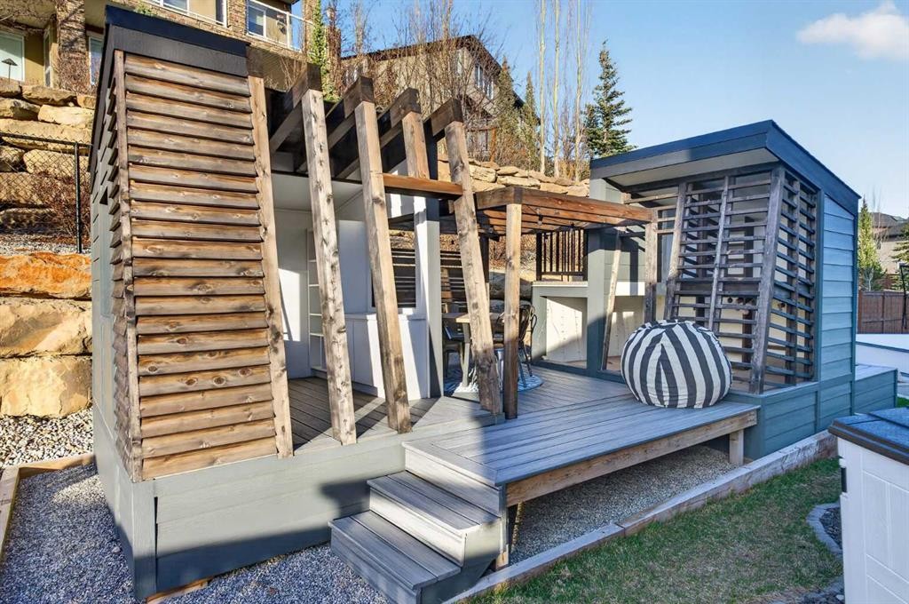 9050 14 Avenue Sw, Calgary, AB - Outdoor