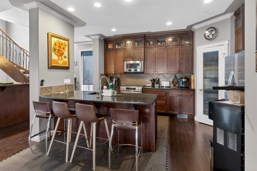 9050 14 Avenue Sw, Calgary, AB - Indoor Photo Showing Kitchen